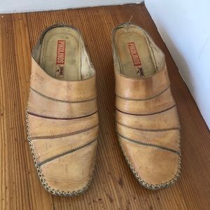 Pikolinos slip on leather shoes